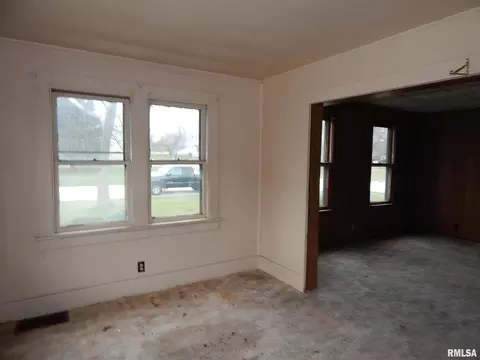 401 E Henry St, Cambridge, IL 61238 photo 10