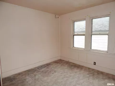 401 E Henry St, Cambridge, IL 61238 photo 11
