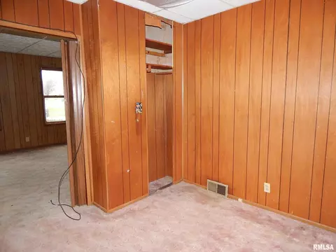 401 E Henry St, Cambridge, IL 61238 photo 8