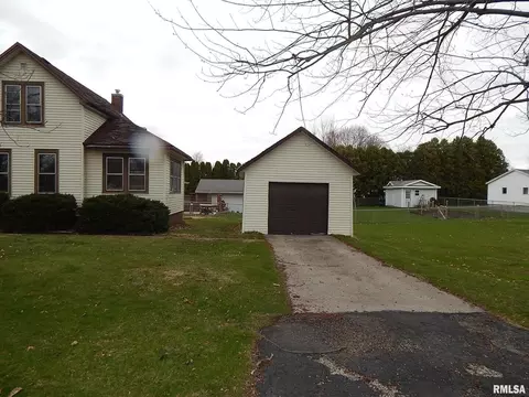 401 E Henry St, Cambridge, IL 61238 photo 2