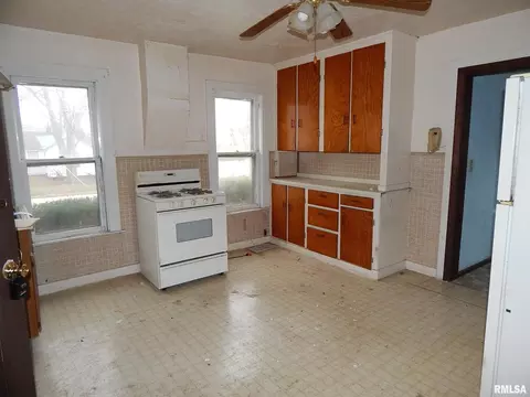 401 E Henry St, Cambridge, IL 61238 photo 18