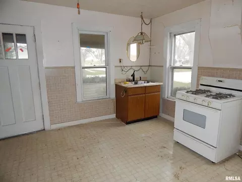 401 E Henry St, Cambridge, IL 61238 photo 17