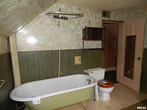 401 E Henry St, Cambridge, IL 61238 photo 4