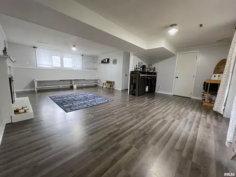 10 Hillside Ct, Eldridge, IA 52748 photo 6