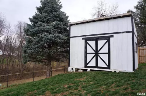10 Hillside Ct, Eldridge, IA 52748 photo 38