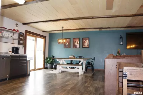 10 Hillside Ct, Eldridge, IA 52748 photo 9