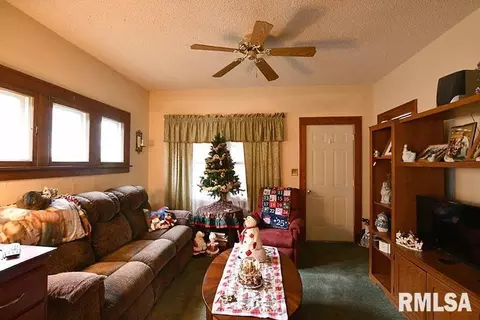 258 8th St, Silvis, IL 61282 photo 2
