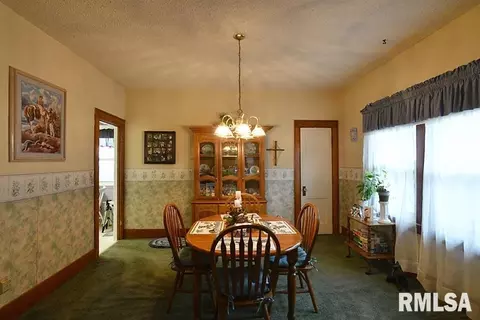 258 8th St, Silvis, IL 61282 photo 4