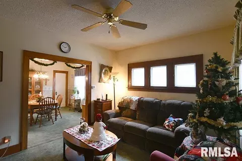 258 8th St, Silvis, IL 61282 photo 3