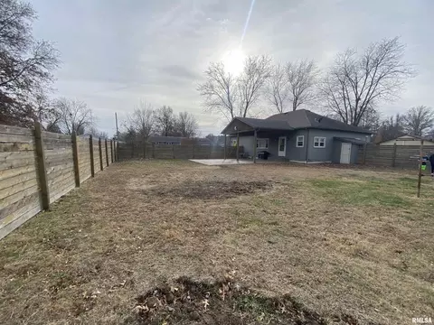 611 W Sylvester Ave, Christopher, IL 62822 photo 6