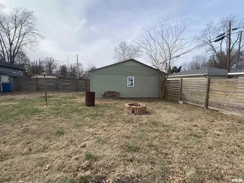 611 W Sylvester Ave, Christopher, IL 62822 photo 4