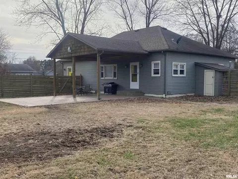 611 W Sylvester Ave, Christopher, IL 62822 photo 5
