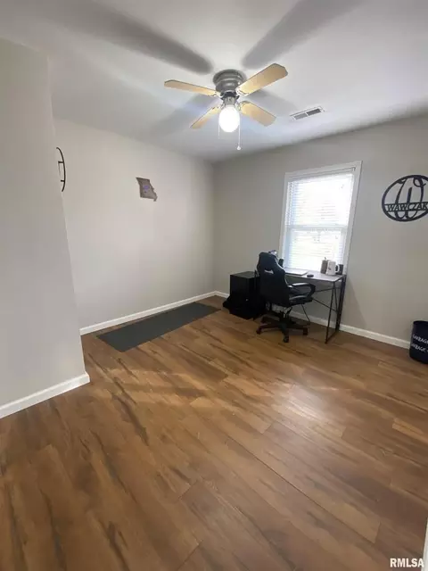 611 W Sylvester Ave, Christopher, IL 62822 photo 11