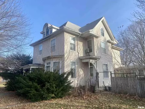 330 N Chestnut St, Mendon, IL 62351 photo 1