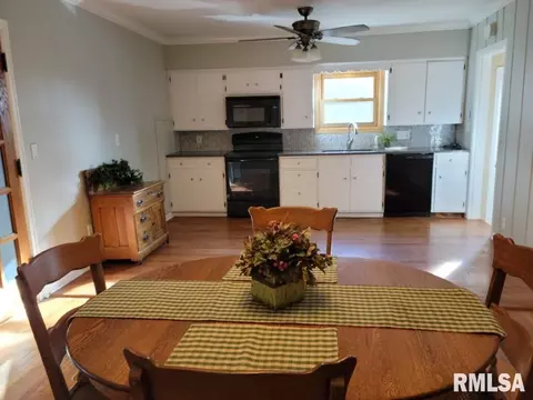 2384 24th St, Moline, IL 61265 photo 9