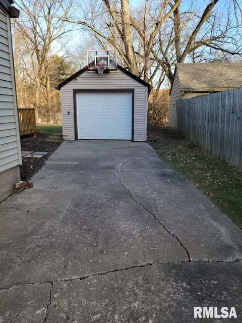 2384 24th St, Moline, IL 61265 photo 40