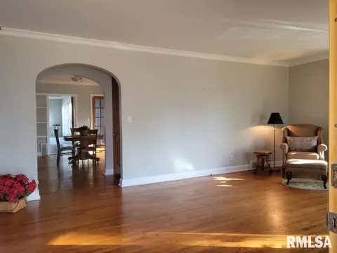 2384 24th St, Moline, IL 61265 photo 4
