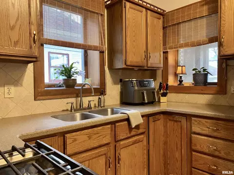 1920 15th St, Moline, IL 61265 photo 16