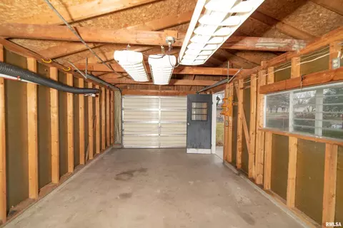 205 31st Ave, Moline, IL 61265 photo 9