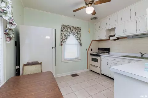 435 10th St #A, Silvis, IL 61282 photo 8