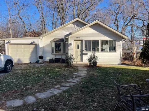 1846 1st St, Moline, IL 61265 photo 1