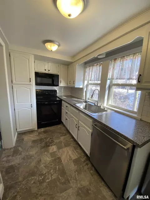 1846 1st St, Moline, IL 61265 photo 15
