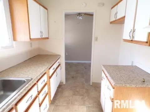 3702 15th Ave, Moline, IL 61265 photo 4