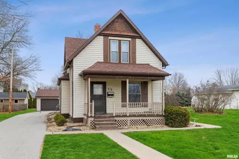 714 3rd Ave, Dewitt, IA 52742