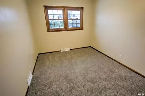 716 Eclipse Ln, Clinton, IA 52732 photo 18