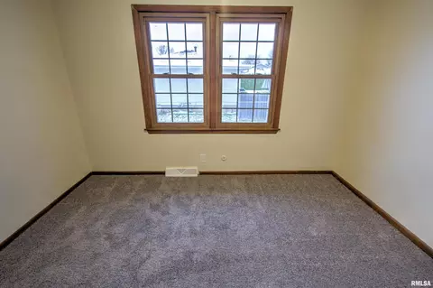 716 Eclipse Ln, Clinton, IA 52732 photo 16