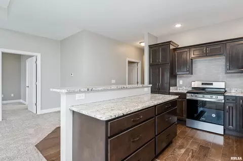 2320 13th St, Silvis, IL 61282 photo 10