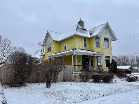 1805 N 2nd St, Clinton, IA 52732