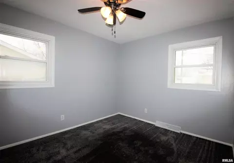 612 S 4th St, Eldridge, IA 52748 photo 8