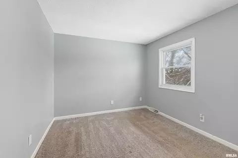 23 Manor Dr, Park View, IA 52748 photo 9
