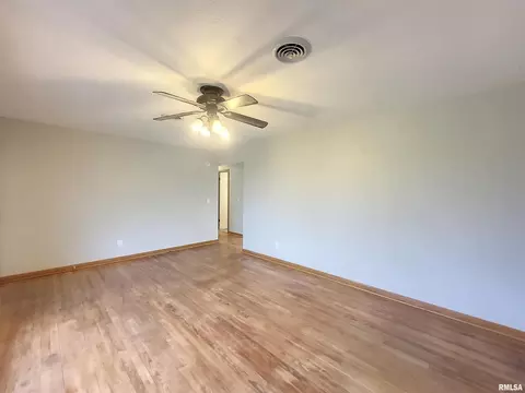 607 3rd St, Sherrard, IL 61281 photo 4