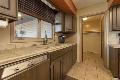 1604 Marcella Dr, Marion, IL 62959 photo 13
