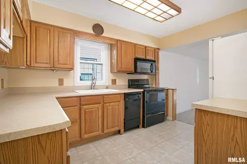 411 15th St, Silvis, IL 61282 photo 6