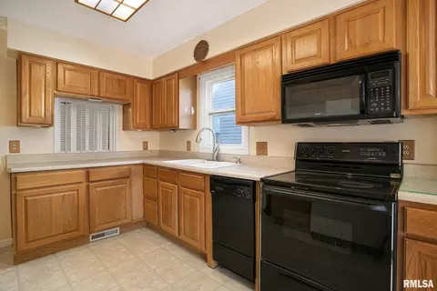 411 15th St, Silvis, IL 61282 photo 7