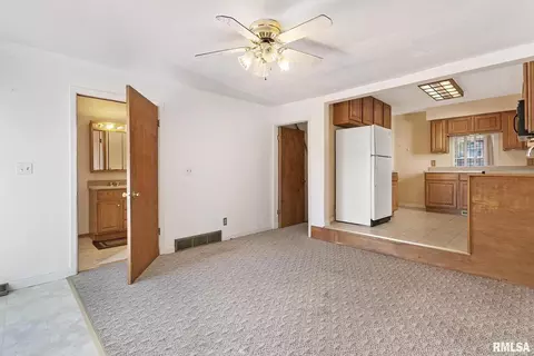 411 15th St, Silvis, IL 61282 photo 10