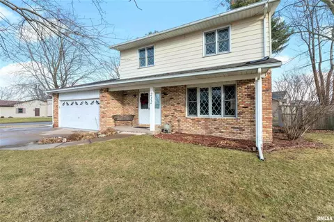 212 Blackhawk Dr, Eldridge, IA 52748 photo 2