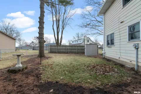 212 Blackhawk Dr, Eldridge, IA 52748 photo 23