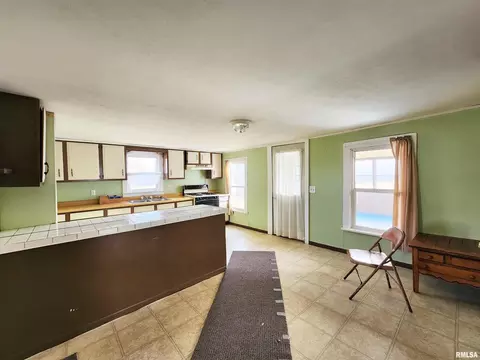 215 E Main St, Atkinson, IL 61235 photo 6