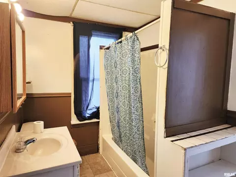 215 E Main St, Atkinson, IL 61235 photo 13