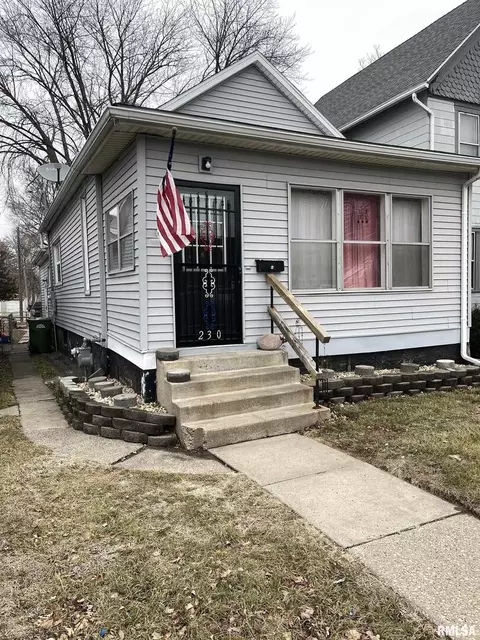 230 N 7th Ave, Clinton, IA 52732