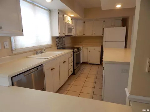 2755 12th Ave, Moline, IL 61265 photo 9