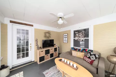 2911 13th Ave, Moline, IL 61265 photo 4