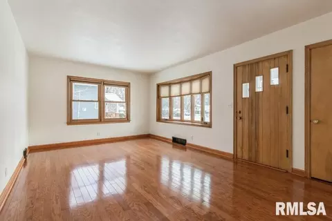 4317 28th Ave, Moline, IL 61265 photo 4