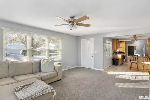 641 5th St, Silvis, IL 61282 photo 8