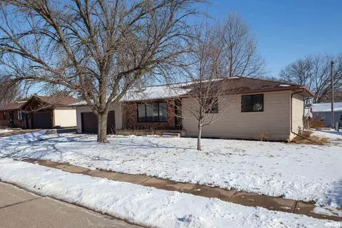 609 N 5th Pl, Eldridge, IA 52748 photo 3