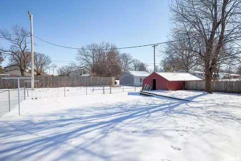 609 N 5th Pl, Eldridge, IA 52748 photo 5